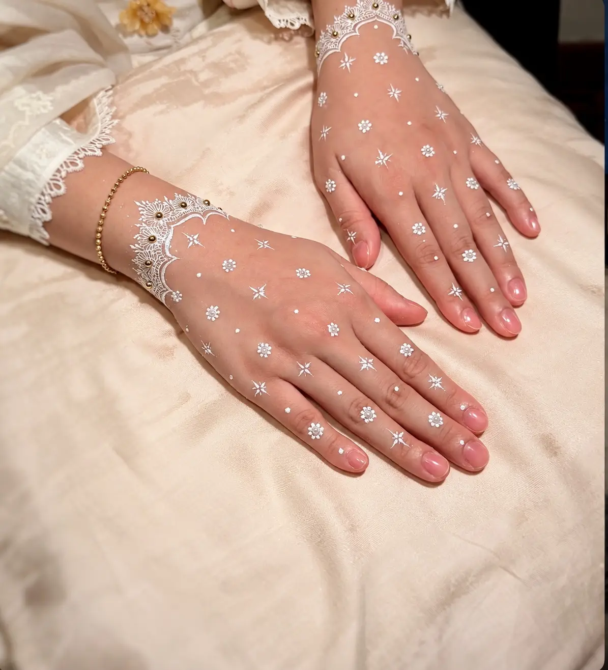 White henna mehndi design